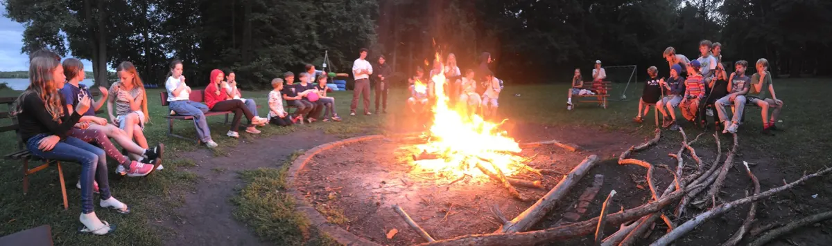 Lagerfeuer am Abend